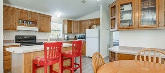 4 Mi to State Park: Peaceful Rockport Home w/ Yard
