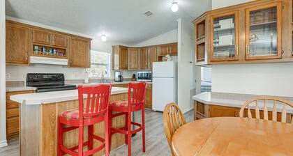 4 Mi to State Park: Peaceful Rockport Home w/ Yard