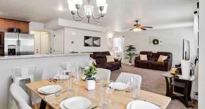 Top Notch Townhouse with Arcade