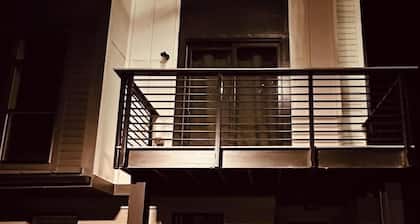 Cozy home in the heart of E Atlanta surrounded by nice restaurants & activities
