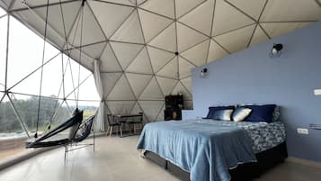 1 bedroom, desk, bed sheets