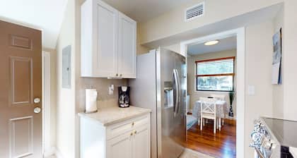 Newly remodeled house in San Marco few minutes walk to Square & Riverwalk