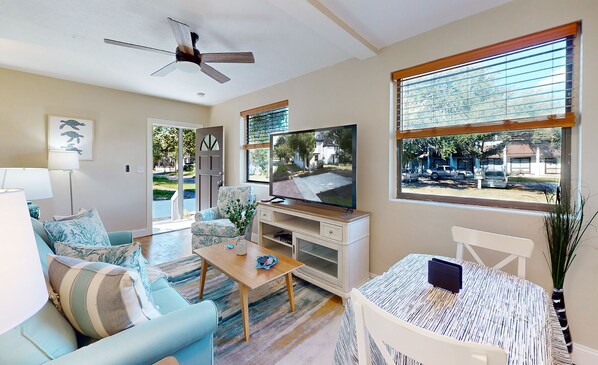 TV - Newly remodeled house in San Marco few minutes walk to Square  & Riverwalk (Jacksonville)