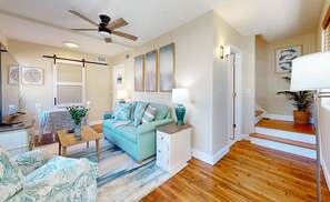 TV - Newly remodeled house in San Marco few minutes walk to Square  & Riverwalk (Jacksonville)