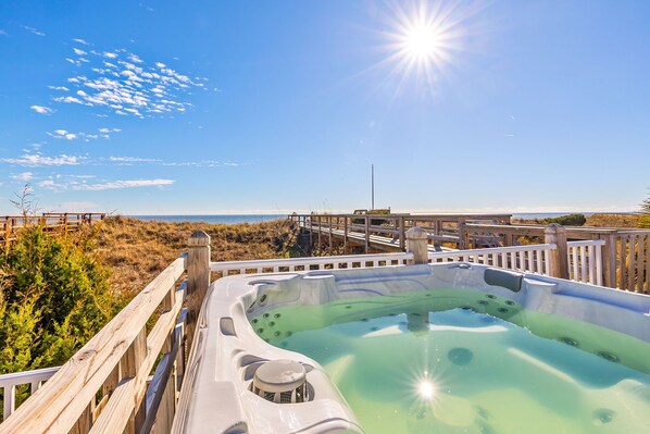 Outdoor spa tub
