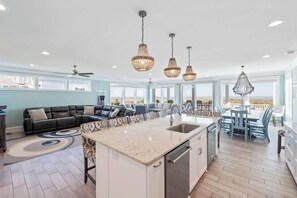 Interior - A View to Sea - Pool - Hot Tub - Dogs Welcome (Carolina Beach)