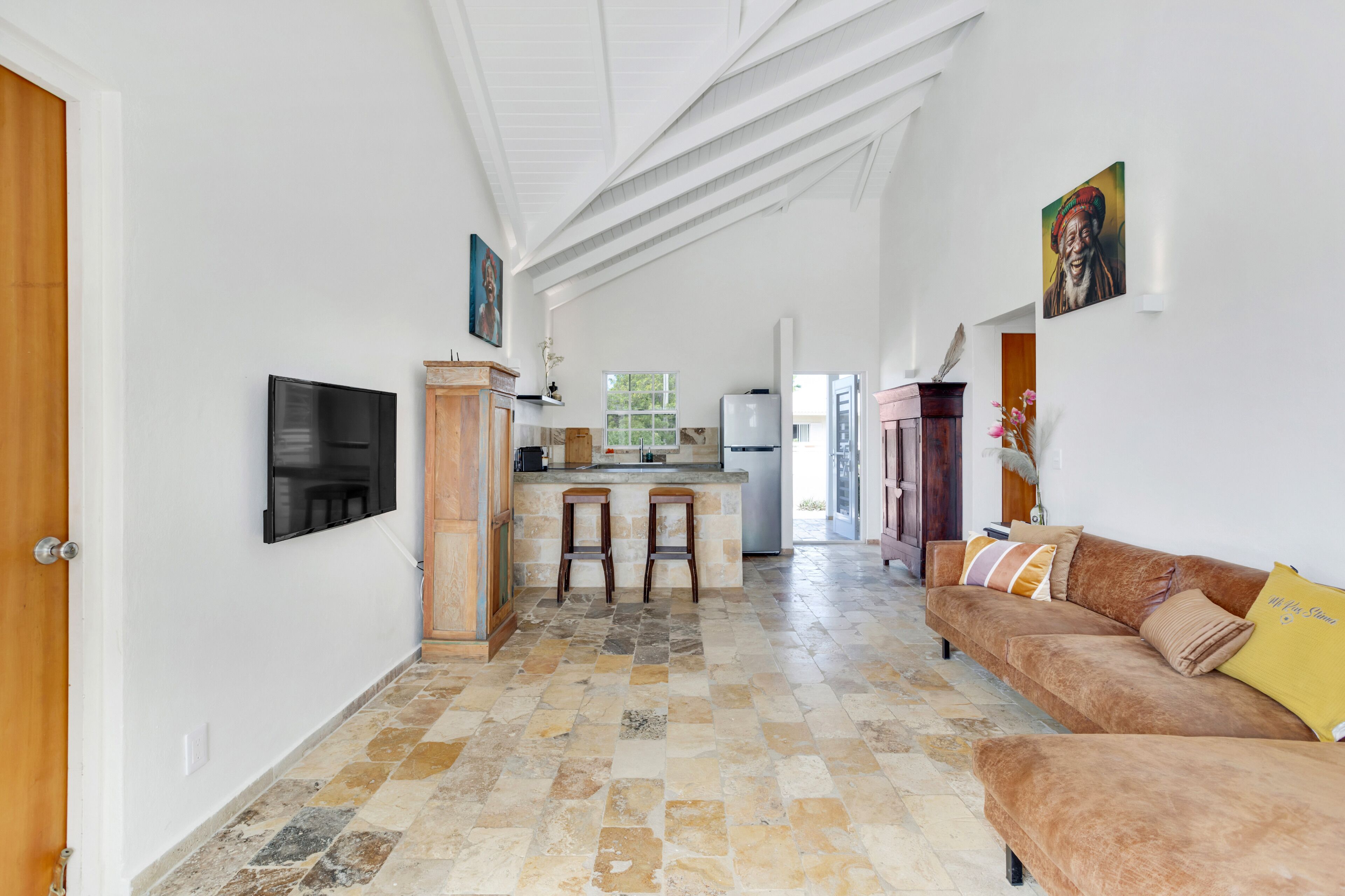 Smart TV, books, stereo, printers