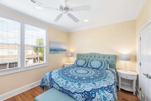 6 bedrooms, iron/ironing board, WiFi, bed sheets - Kure Seahorse (Kure Beach)