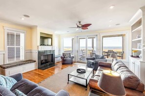 Televisión y futbolito 