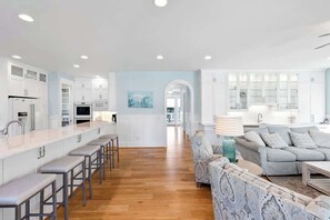 Interior - Seaside Palace Summar (Kure Beach)