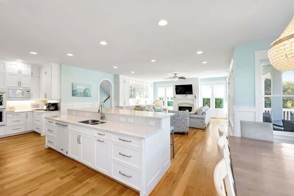 Interior - Seaside Palace Summar (Kure Beach)