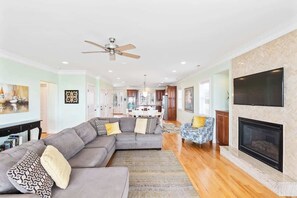 TV - Sage Seahorse - oceanfront/pool/hot tub (Carolina Beach)