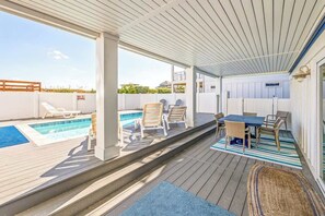 Outdoor dining - The OdySea (Carolina Beach)