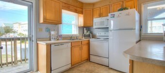 Hughes House - Oceanfront Vintage Cottage