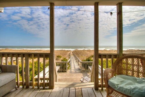 Hughes House - Oceanfront Vintage Cottage