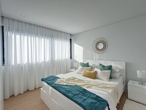 1 habitación, escritorio, tabla de planchar con plancha y internet 