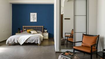 Iron/ironing board, free WiFi