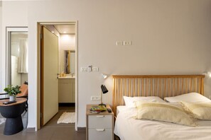 Iron/ironing board, free WiFi