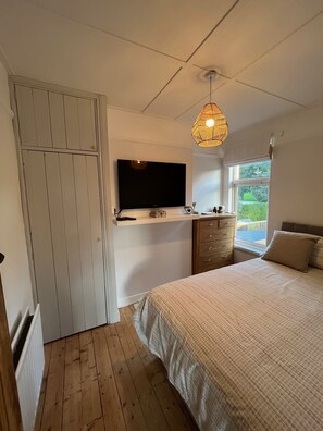 3 bedrooms, iron/ironing board, free WiFi, bed sheets - The Cosy Grove (Bangor)