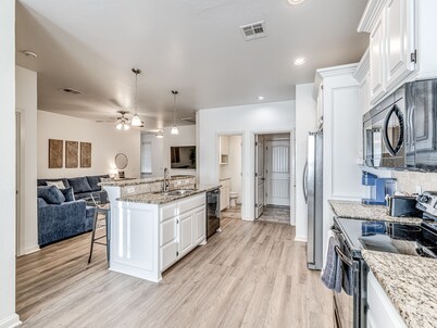 Blue Haven Home - Sleeps 12