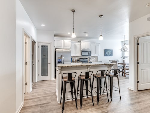 Blue Haven Home - Sleeps 12