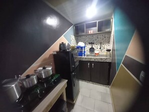 Fridge, oven, stovetop