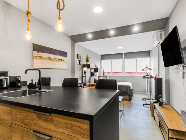 Strykjärn/strykbräda, wi-fi och sängkläder