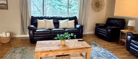 Smart-TV, Kamin, DVD-Player, Tischfußball