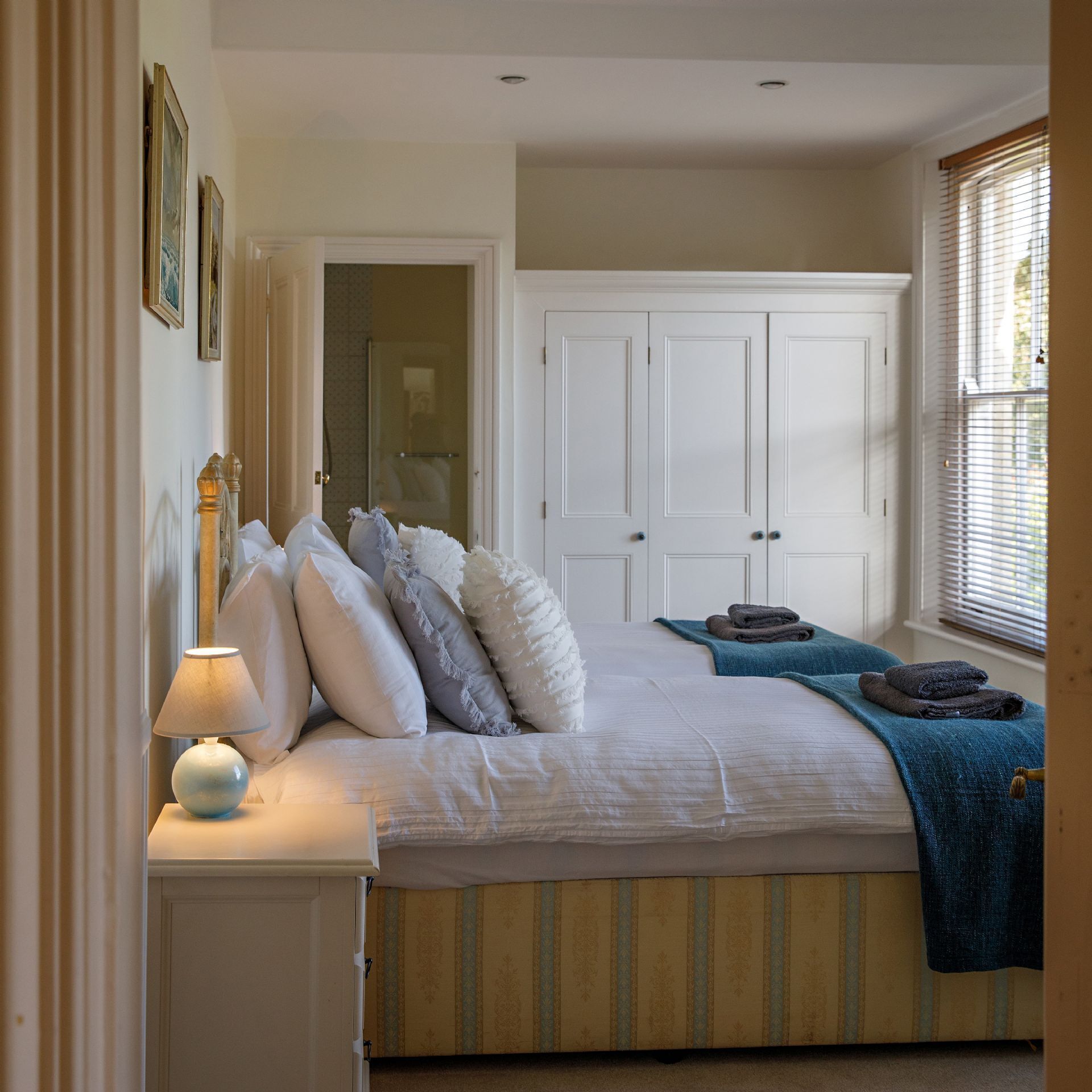 11 habitaciones, tabla de planchar con plancha y wifi gratis 