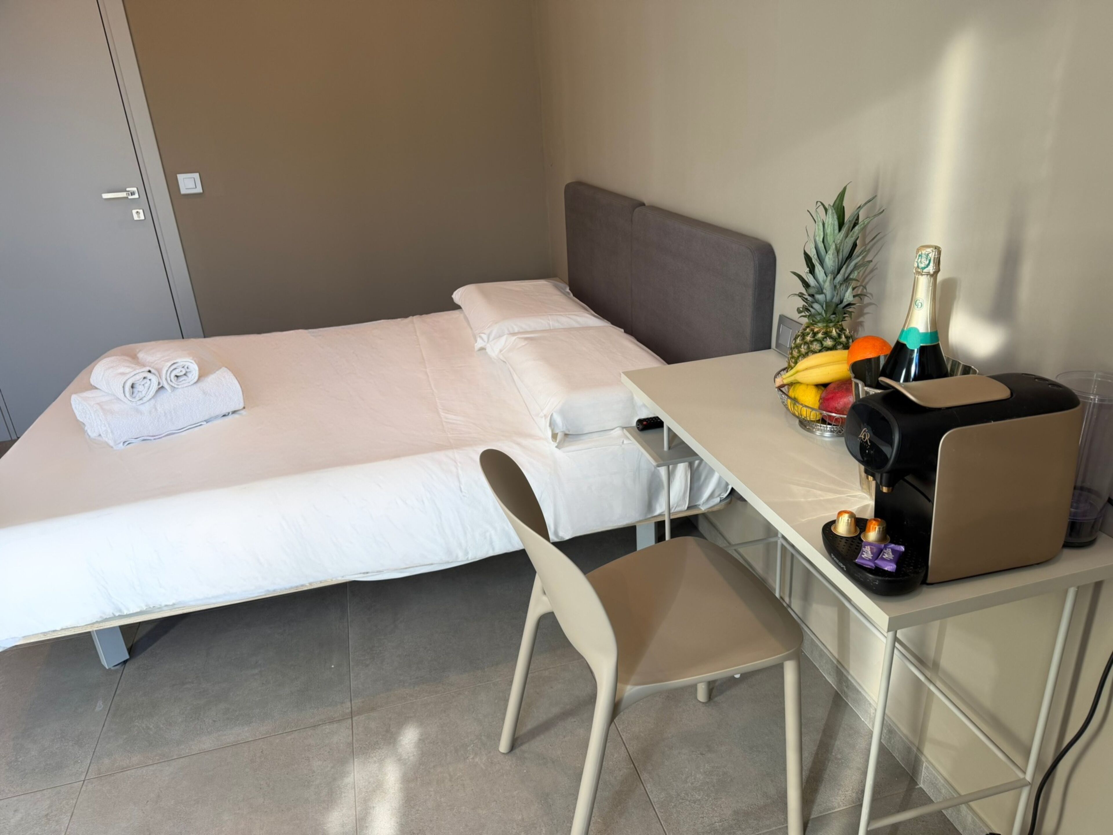 1 chambre, fer et planche à repasser, Wi-Fi gratuit, draps fournis