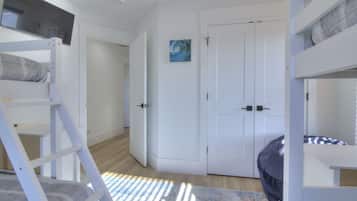 5 bedrooms, iron/ironing board, free WiFi, bed sheets