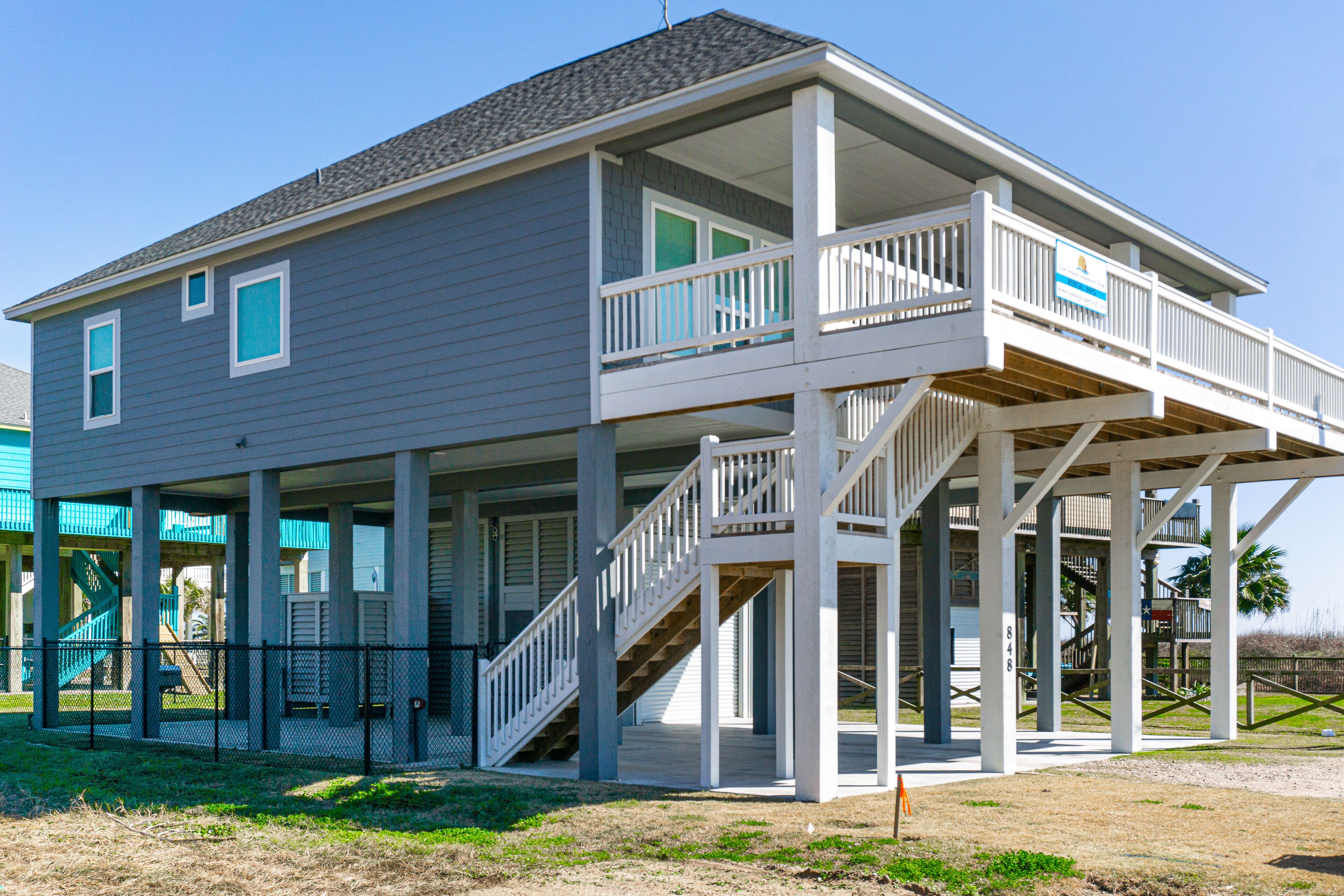 Luxurious 3BR Beach House w/ Ocean Views + Tiki Bar