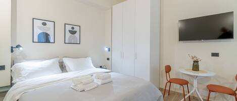 مكواة/لوح كي وواي فاي وملاءات أسرّة