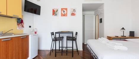 1 bedroom, iron/ironing board, internet