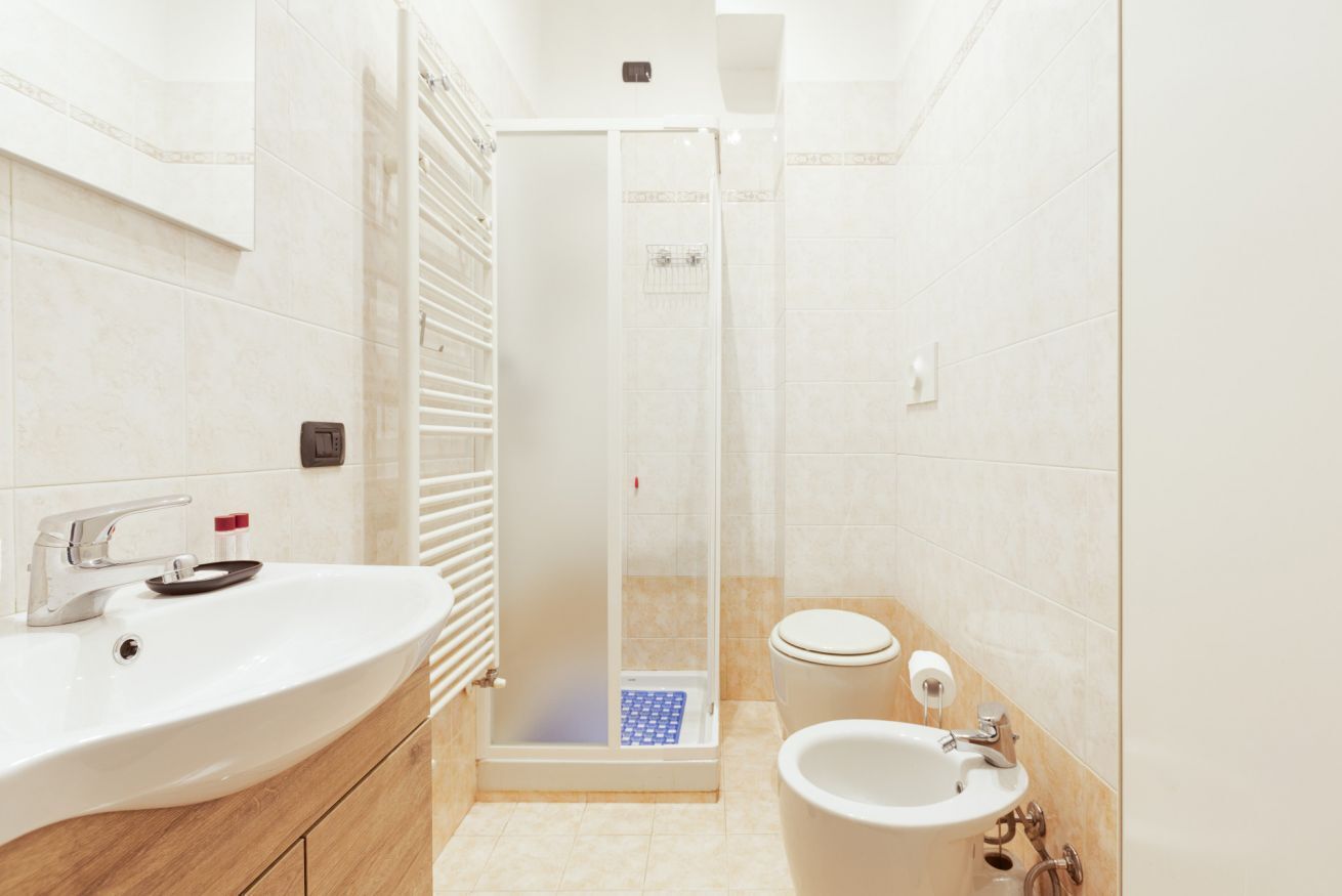 Dusche, Haartrockner, Bidet