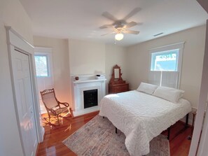 4 soverom, strykejern/-brett, reiseseng for barn og wi-fi (inkludert)