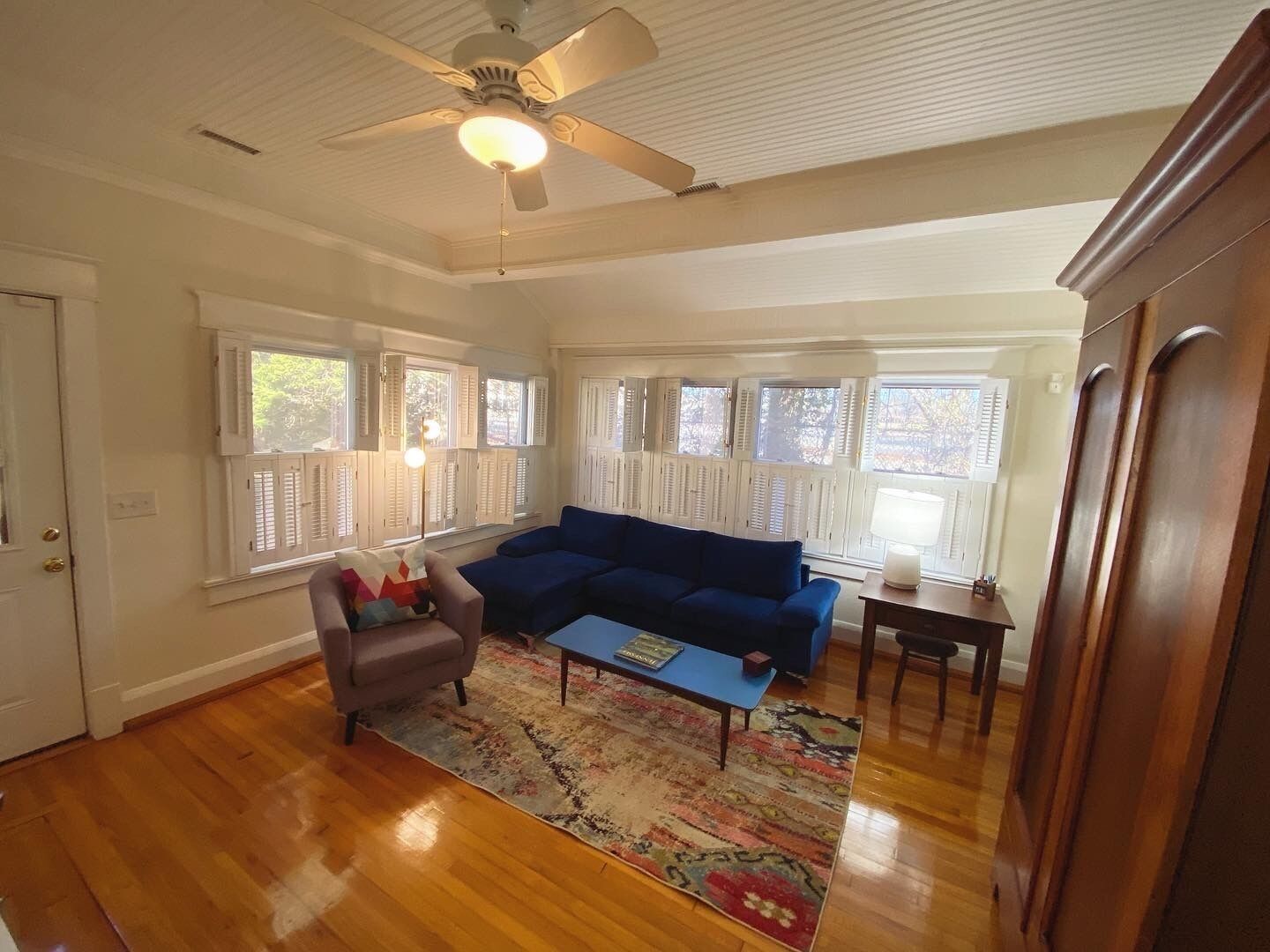 Una Smart TV, libros