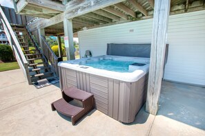 Outdoor spa tub