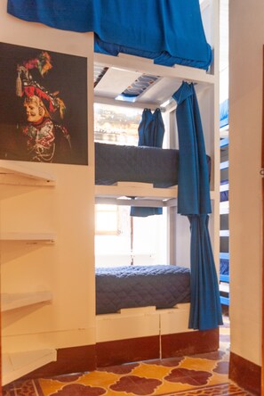 Dormitório compartilhado clássico | Wi-Fi de cortesia, roupa de cama