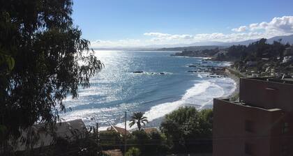 Cabaña con Balcón y Vista al Mar
