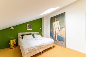 3 habitaciones, tabla de planchar con plancha, wifi y ropa de cama 