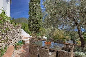 Outdoor dining - 4 bedrooms, sea views, and pure relaxation in Frigiliana. (Frigiliana)