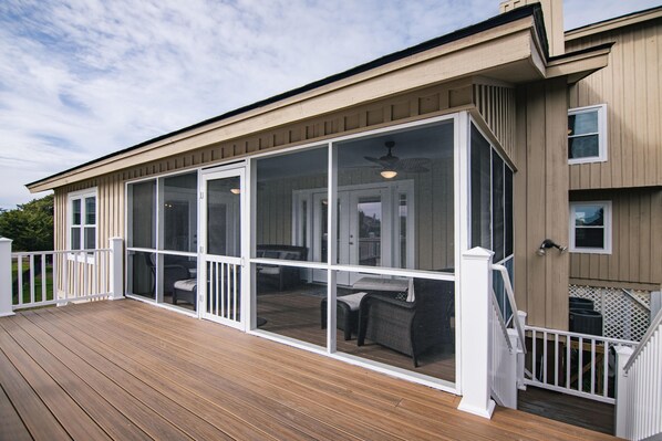 Terrace/patio - Lost Options-Premier Home w/ Tidal Creek Dock; Creek/Marsh Views; Easy Beach Access (Edisto Beach)