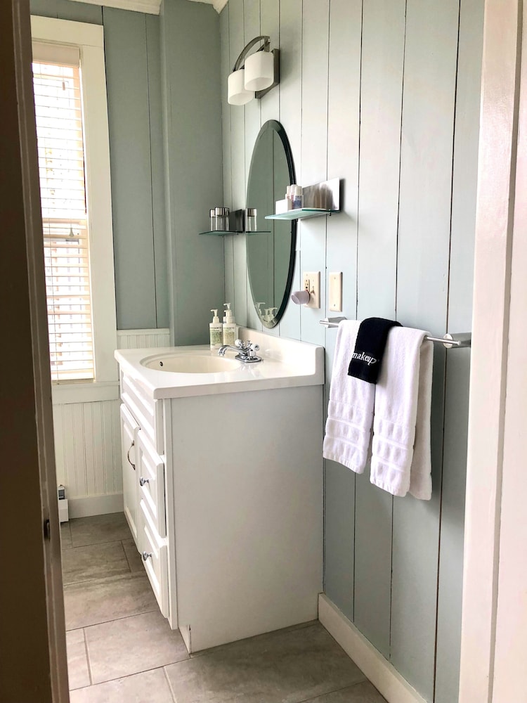 The Inn at English Meadows by null