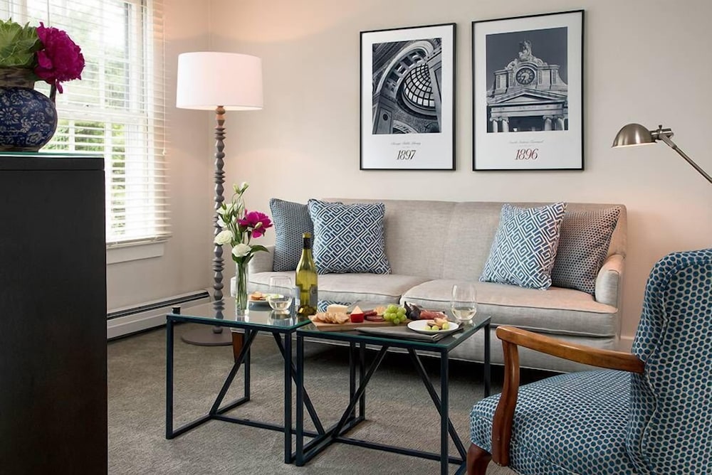 The Inn at English Meadows by null