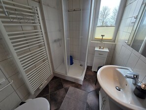 Shower, hair dryer - Haus Dorfschmiede, Whg. Ankerplatz - Haus Dorfschmiede (Alkersum)
