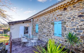 Outdoor dining - Gorgeous home in Aubenas (Aubenas)