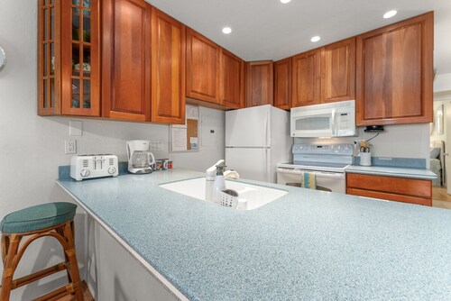 Conveniently located two bedroom two bath HK319