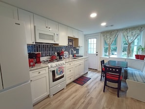 Refrigerador, microondas, horno, placa de cocina