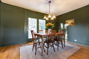 Dining - The Green House - Central location PTC Trilith & Airport (Tyrone)